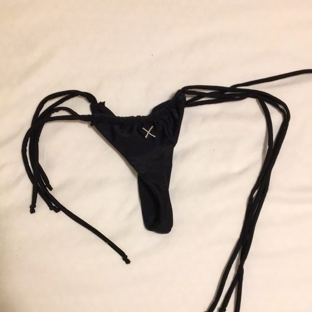 Boutine la black thong